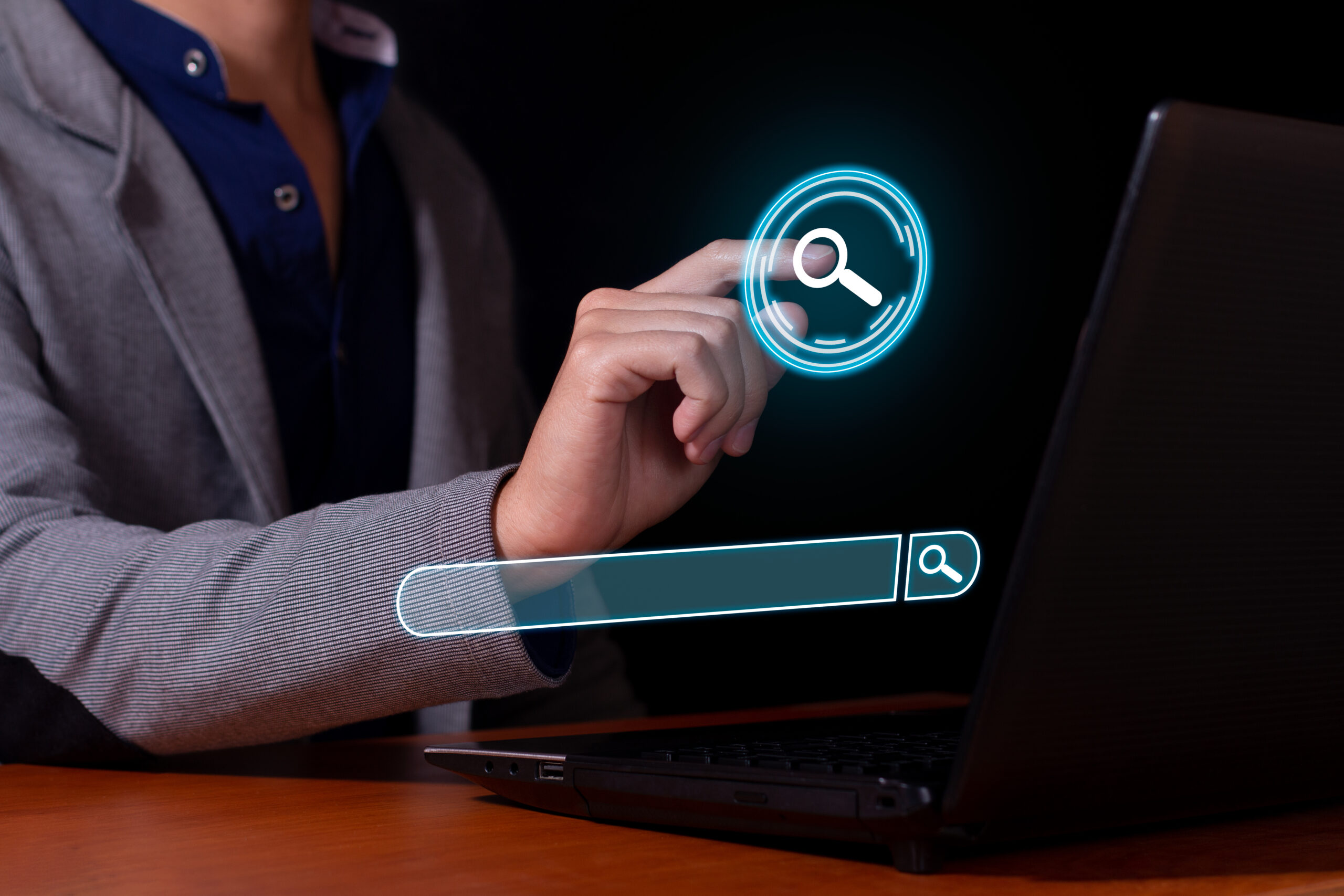 Man typing in a search engine surfing the interne 2026 01 06 09 30 47 utc scaled